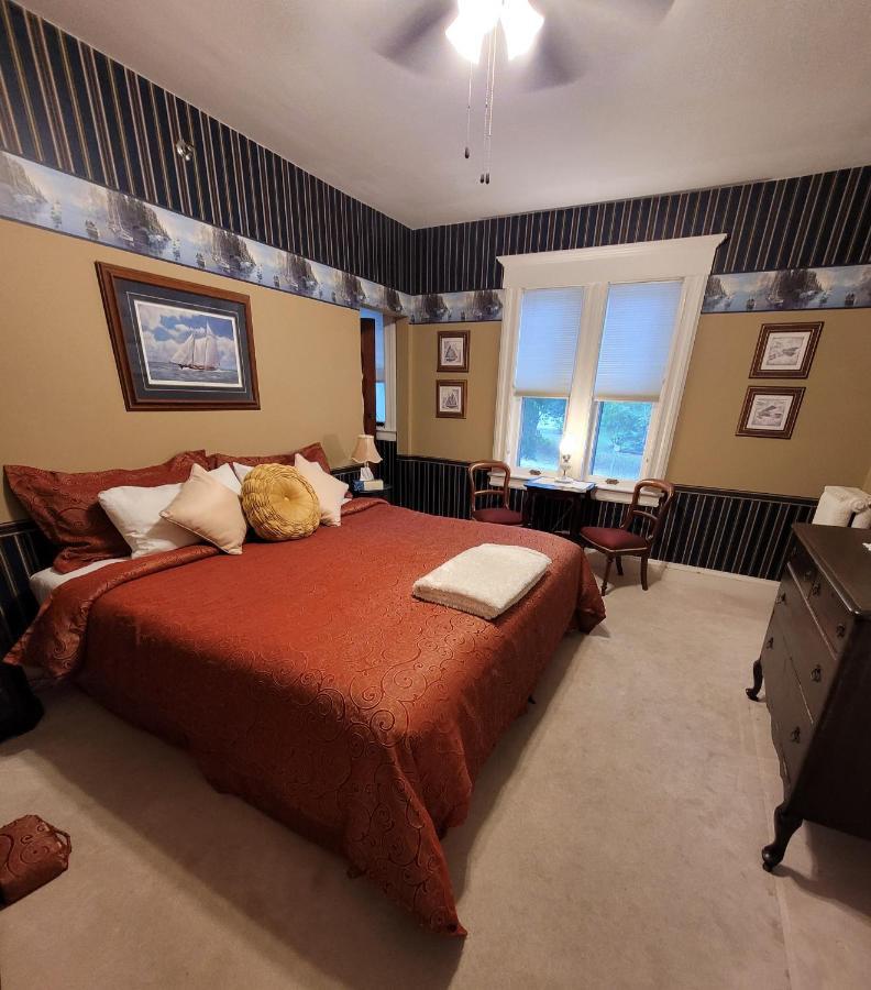 Ruby Manor Bed & Breakfast Gananoque Bagian luar foto