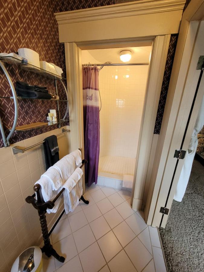 Ruby Manor Bed & Breakfast Gananoque Bagian luar foto