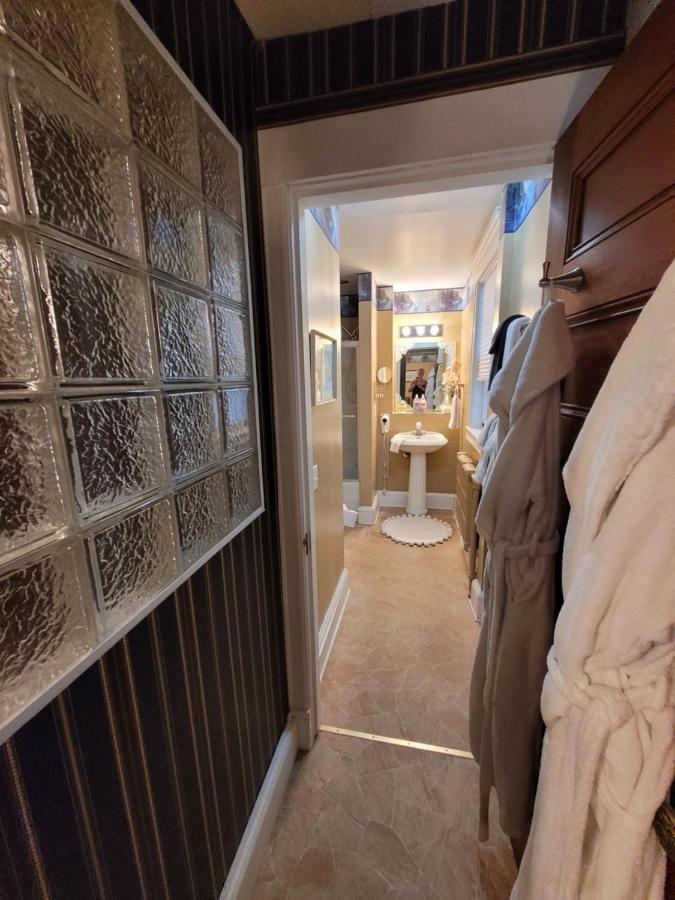 Ruby Manor Bed & Breakfast Gananoque Bagian luar foto