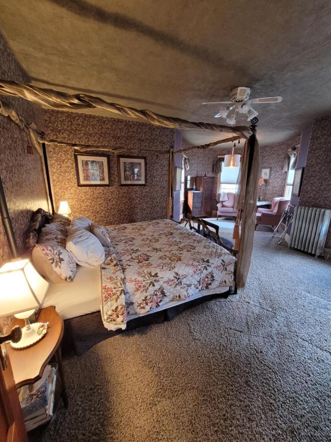 Ruby Manor Bed & Breakfast Gananoque Bagian luar foto
