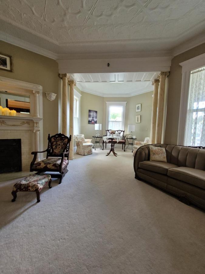 Ruby Manor Bed & Breakfast Gananoque Bagian luar foto