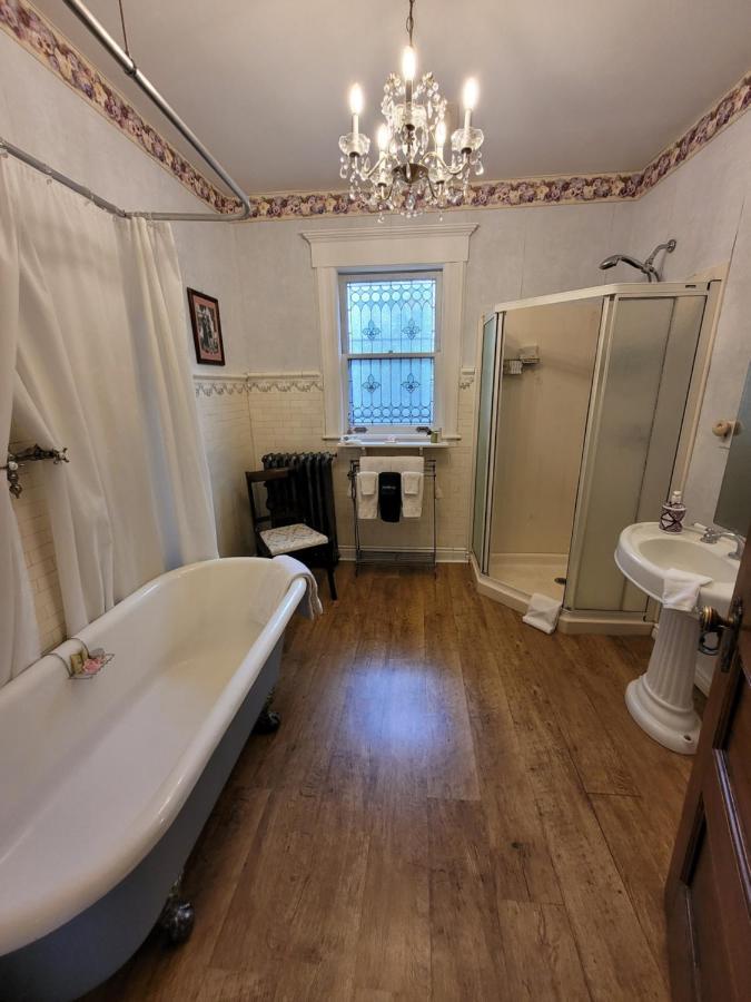 Ruby Manor Bed & Breakfast Gananoque Bagian luar foto