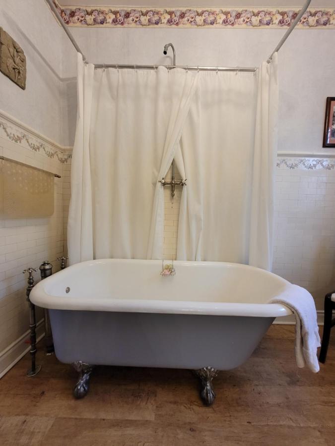 Ruby Manor Bed & Breakfast Gananoque Bagian luar foto