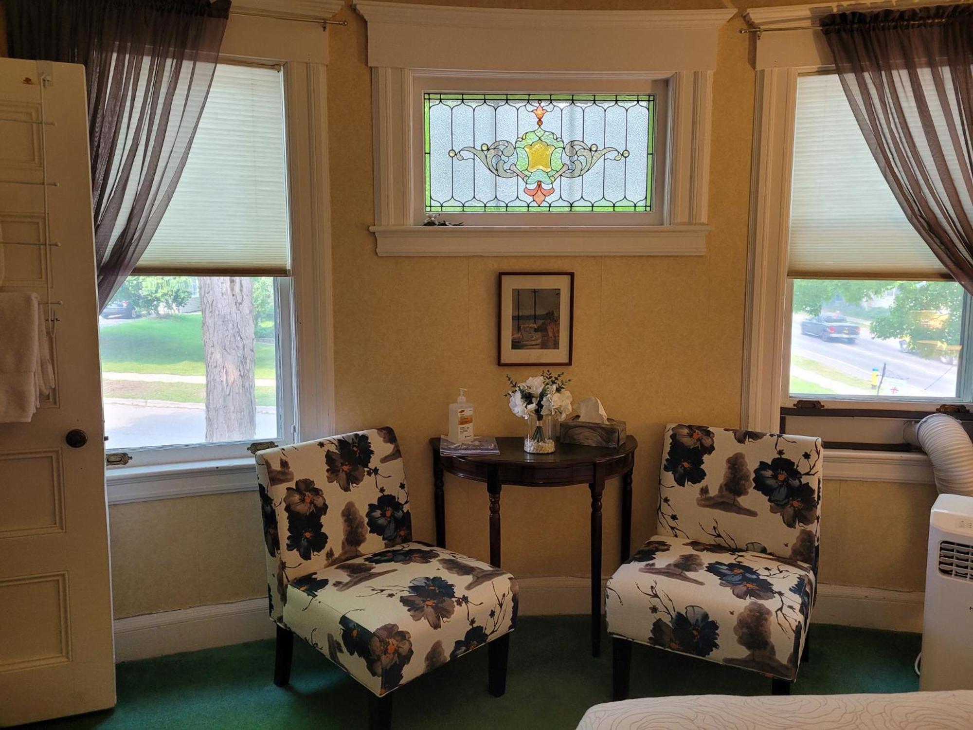 Ruby Manor Bed & Breakfast Gananoque Bagian luar foto