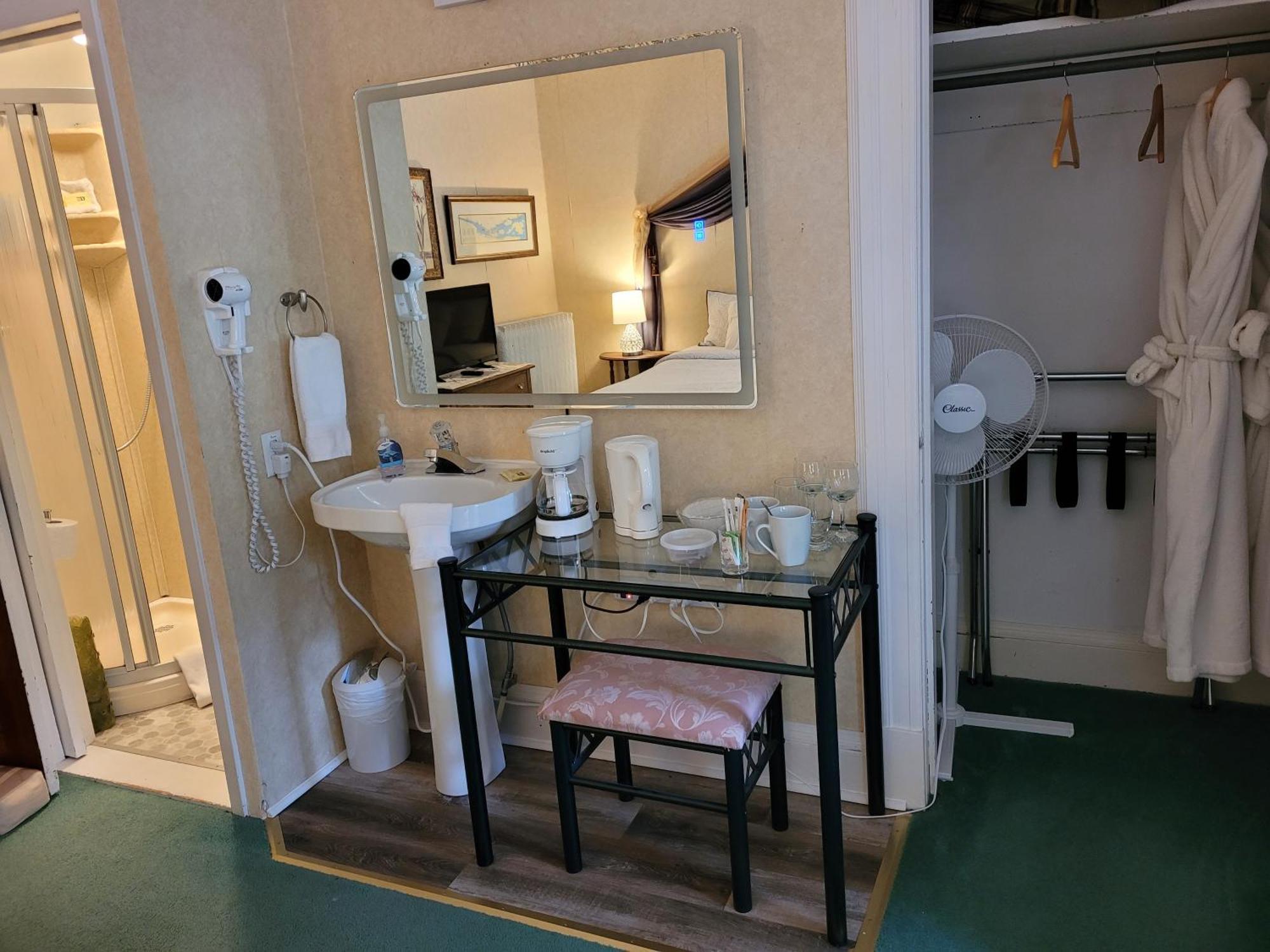 Ruby Manor Bed & Breakfast Gananoque Bagian luar foto